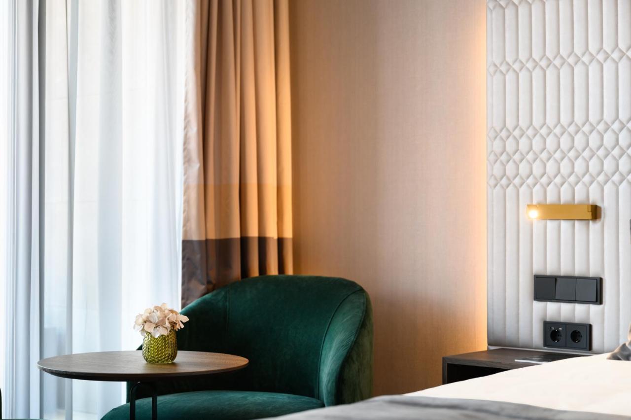 Emerald Downtown Luxury Suites By Continental Group Budapest Ngoại thất bức ảnh