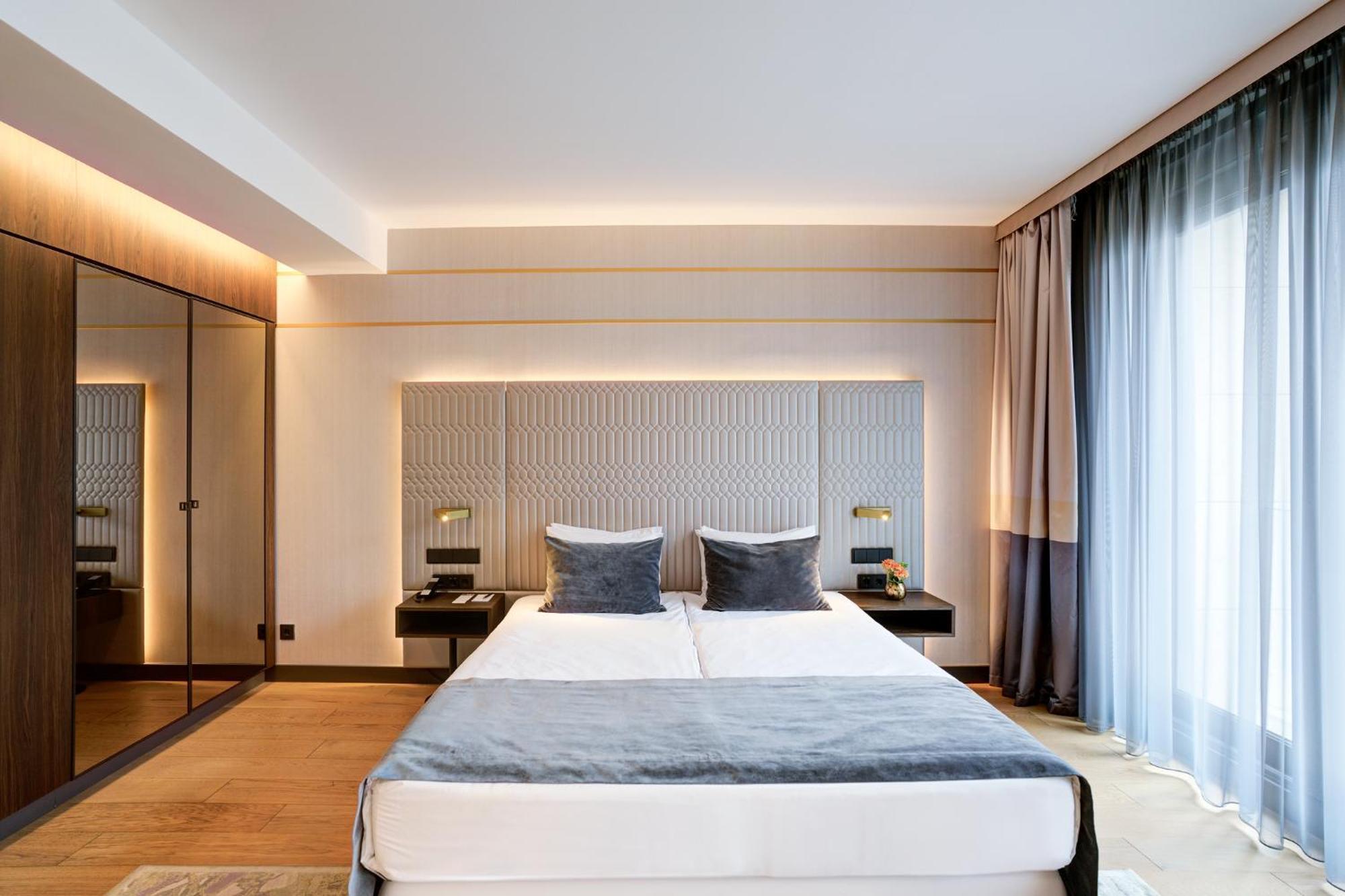 Emerald Downtown Luxury Suites By Continental Group Budapest Ngoại thất bức ảnh